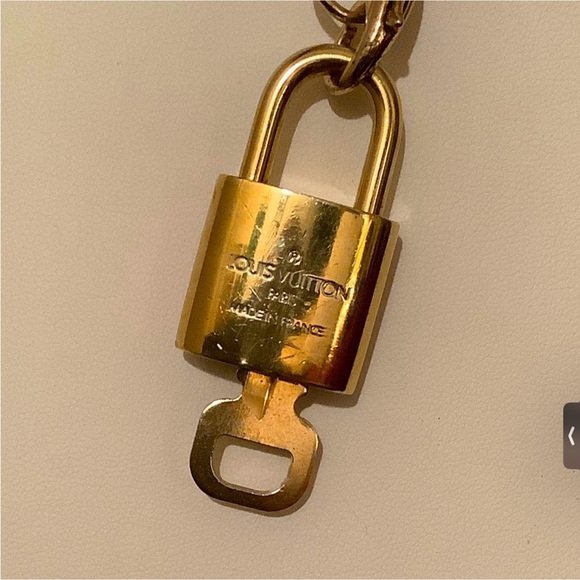 Authentic #300 Lock & Key + 20” Box Link Chain 💕💕 - Picture 3 of 4